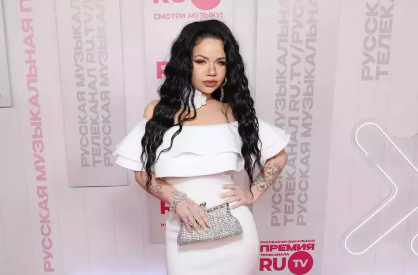 «Общее впечатление — хаос»: профессор моды рассказала, что мешает Бьянке стать стильной