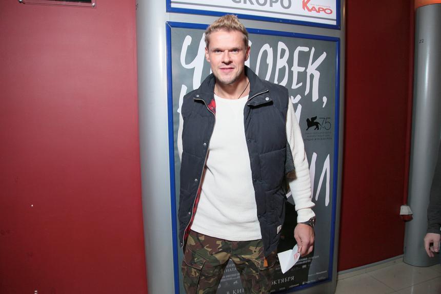 Отказ от карьеры в Голливуде, брак с Ходченковой и второстепенные кинороли: что происходит с Владимиром Яглычем