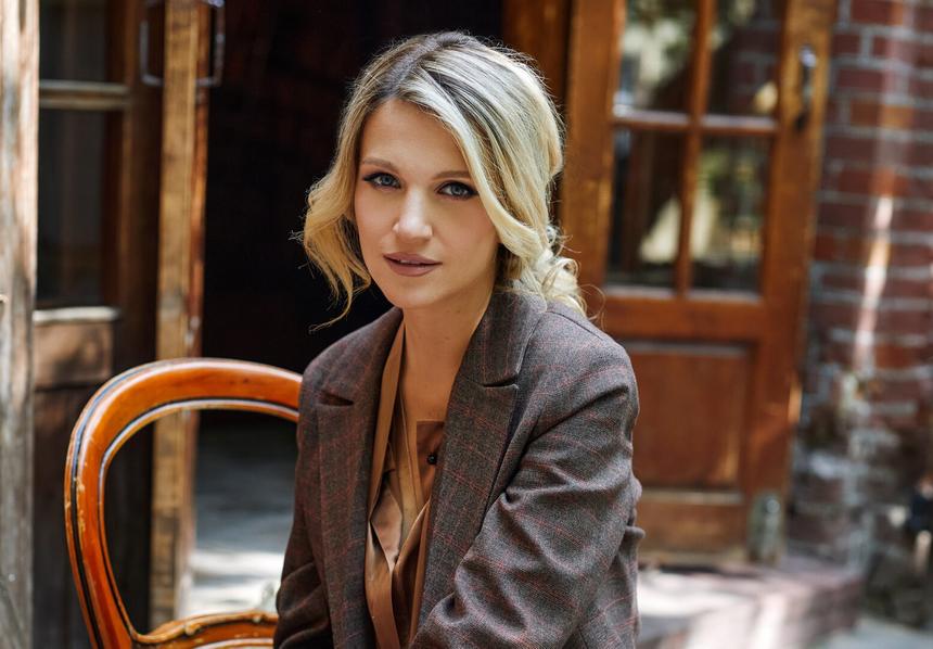 «Потому что не было тебя»: певица Женя Малахова вернулась на сцену и рассказала о жизни, детях и кино