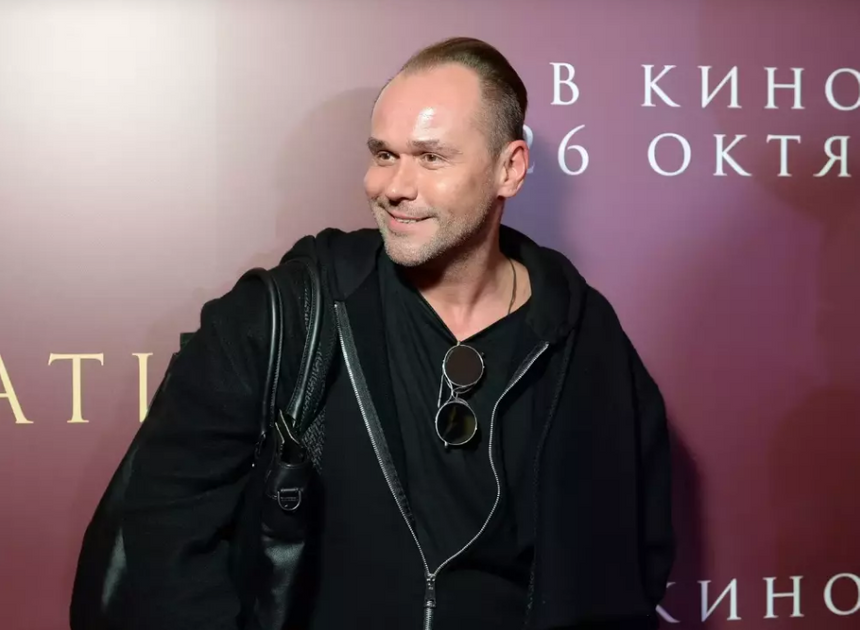 Максим Аверин заявил, что ему не тяжело переходить из одного театра в другой