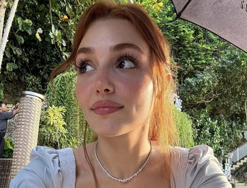 Закрутила роман с турецким миллиардером: актриса Ханде Эрчел прогулялась по Египту с сумкой за миллион