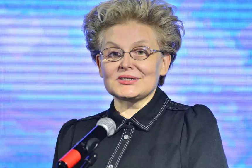 Телеведущая Елена Малышева сообщила о госпитализации 91-летней матери