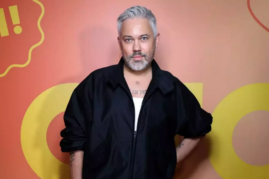 Показала средний палец: Александр Рогов осудил блогершу, нахамившую ему на премии