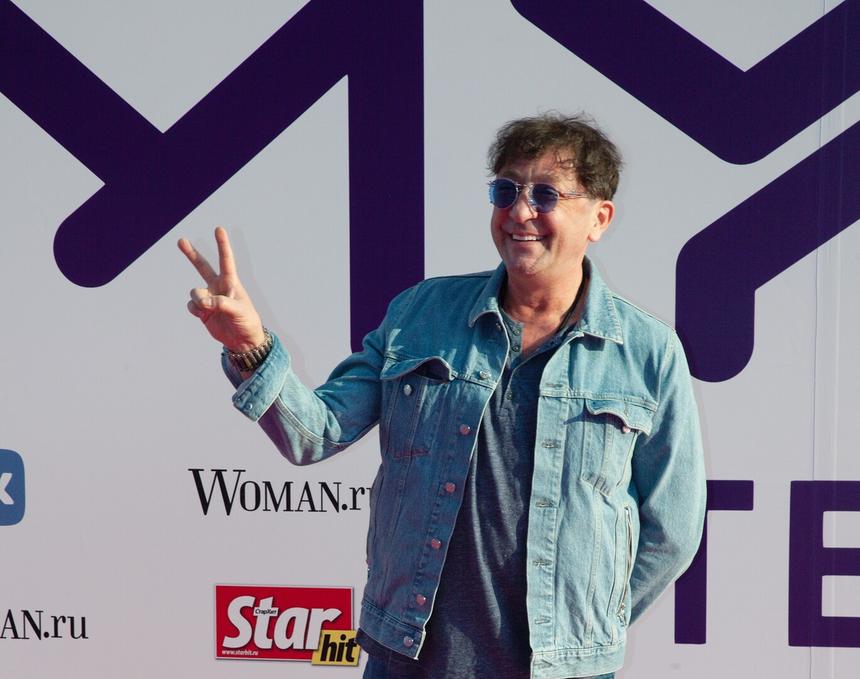 «Она делает это довольно мило»: Лепс рассказал, чем его радует молодая возлюбленная