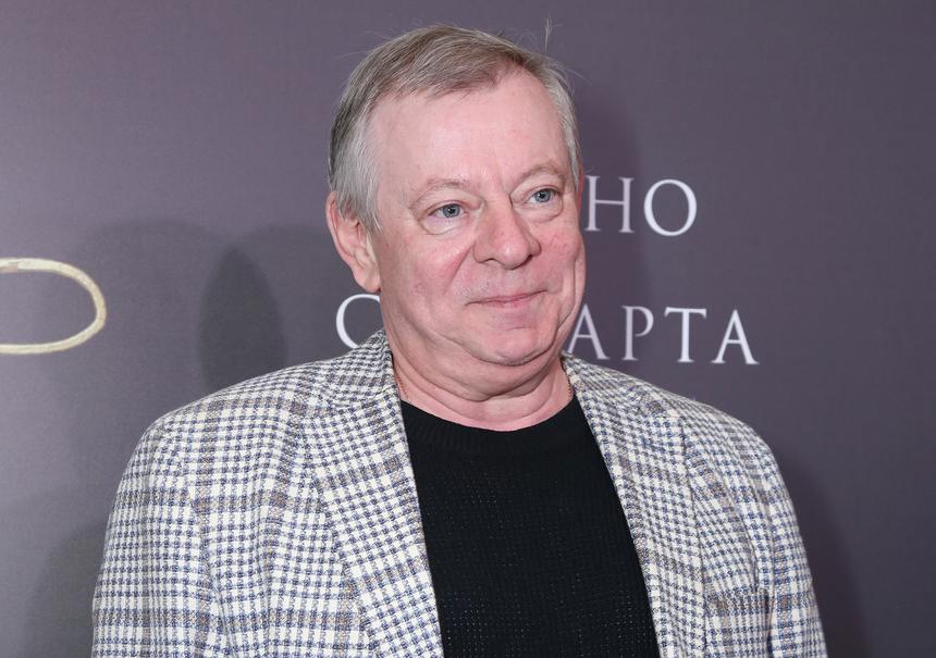 «Случались кризисы, я уходил»: актер Вадим Андреев объяснил, почему решил обвенчаться с женой