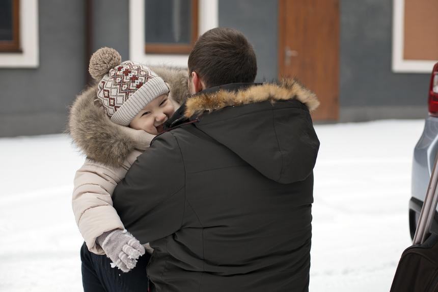 Россиянин дал объяснение, почему пинал лежащего на улице трехлетнего сына