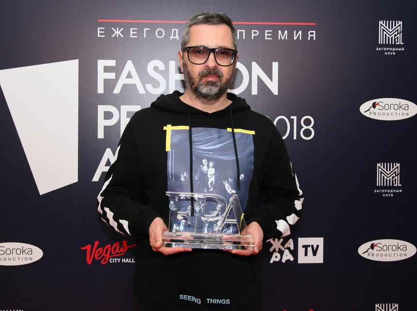 Годится в дочери: солист «Дискотеки Аварии» променял жену на молодую визажистку