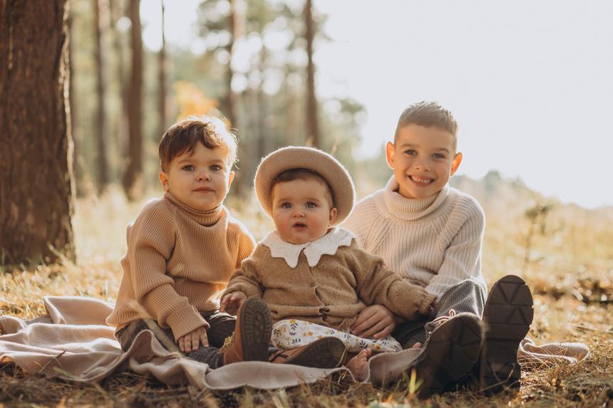 Их дальнейшая судьба неизвестна: трое детей стали сиротами после загадочной смерти родителей