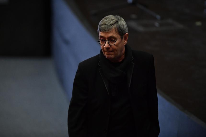 Актер Владимир Еремин на спектакле в «Ленкоме» упал в яму, вывихнул плечо и продолжил играть еще 50 минут