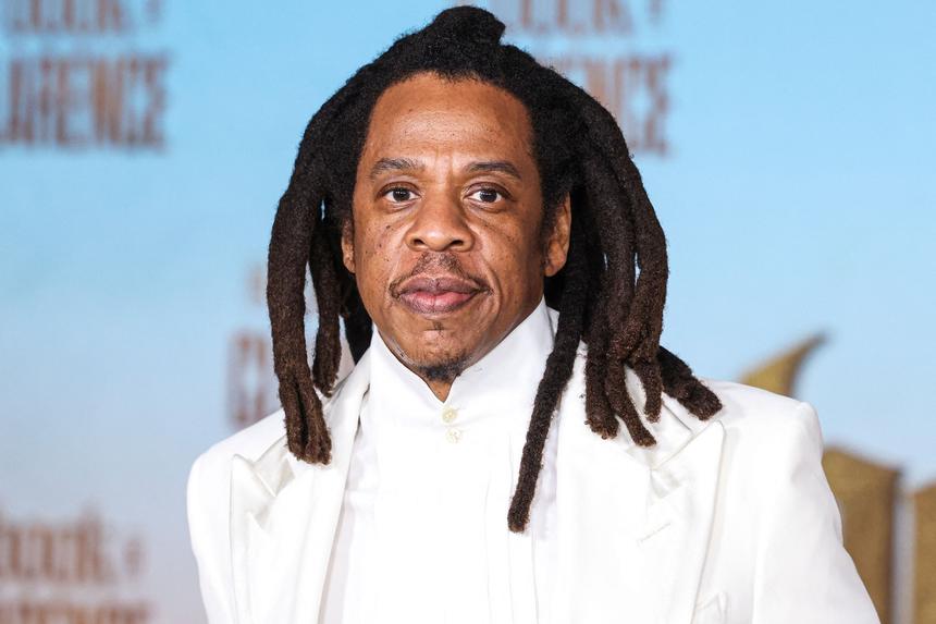 Популярная певица рассказала, что Jay-Z вынуждал ее сделать пластическую операцию