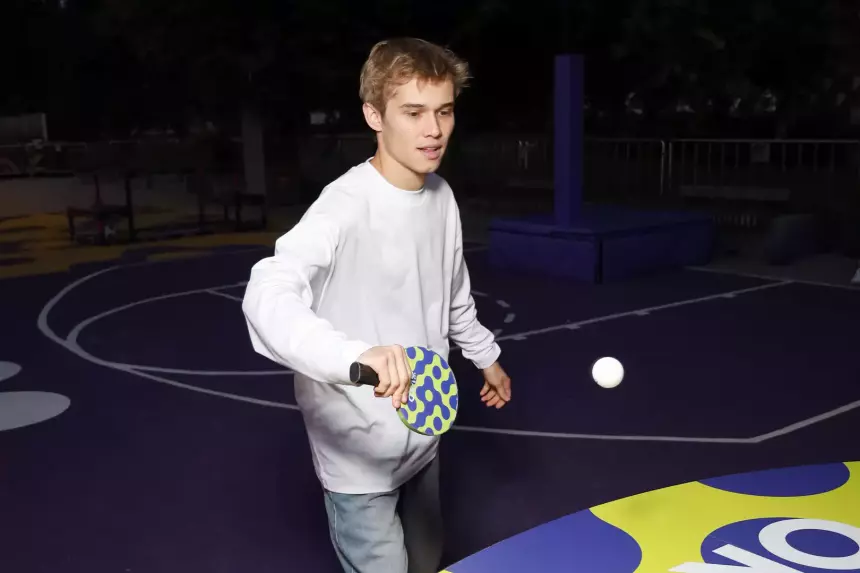 «Пригласил меня в Стамбул»: звезда «Слова пацана» Минекаев рассказал о съемках с Бураком Озчивитом