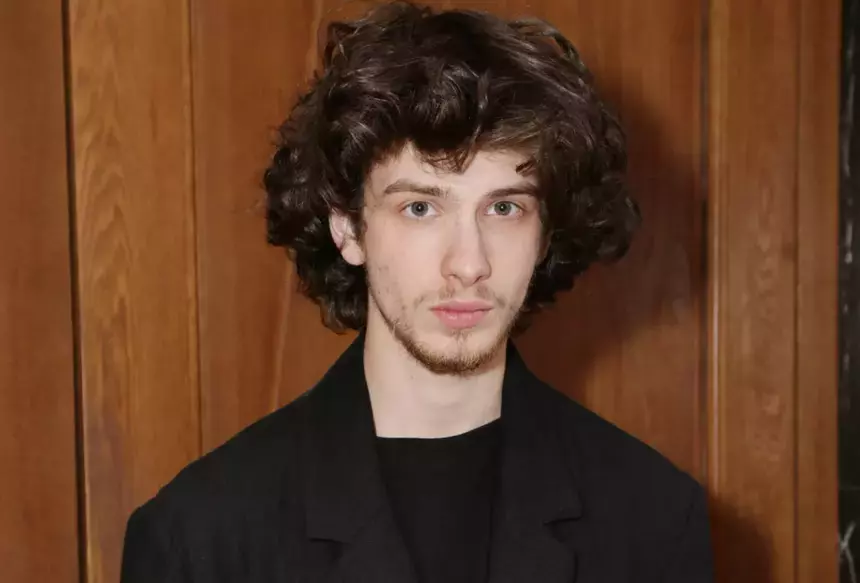 «Два типажных парня, такие недоступные особы»: как Марк Эйдельштейн копирует стиль Шаламе