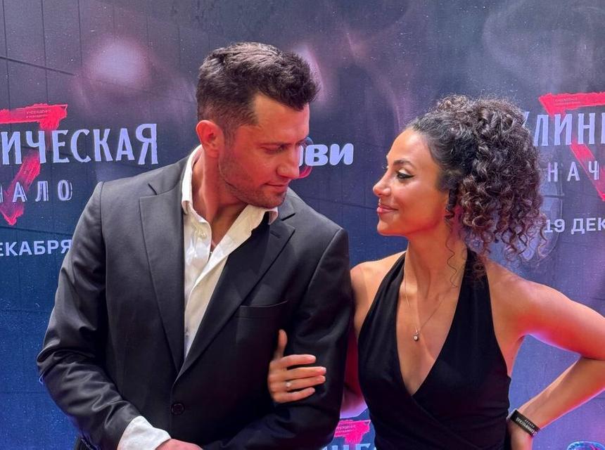 «Мы ходим в церковь»: Зепюр Брутян и Павел Прилучный появились на премьере в Москве