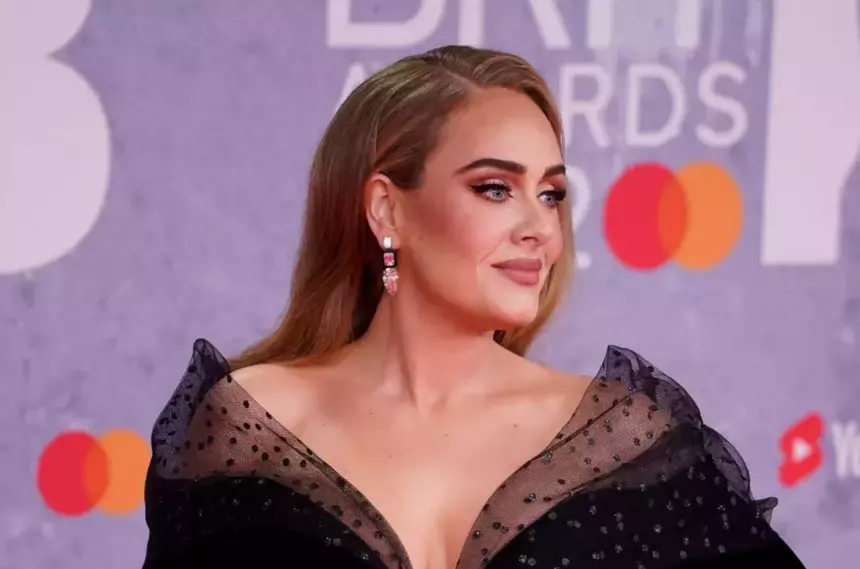 Суд Бразилии запретил песню Адель по всему миру из-за обвинений в плагиате