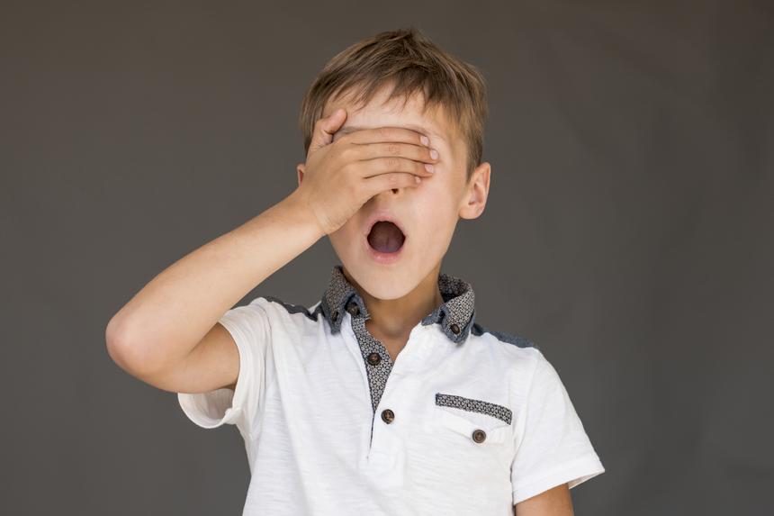 Российский школьник носил наушник в носу в течение семи лет