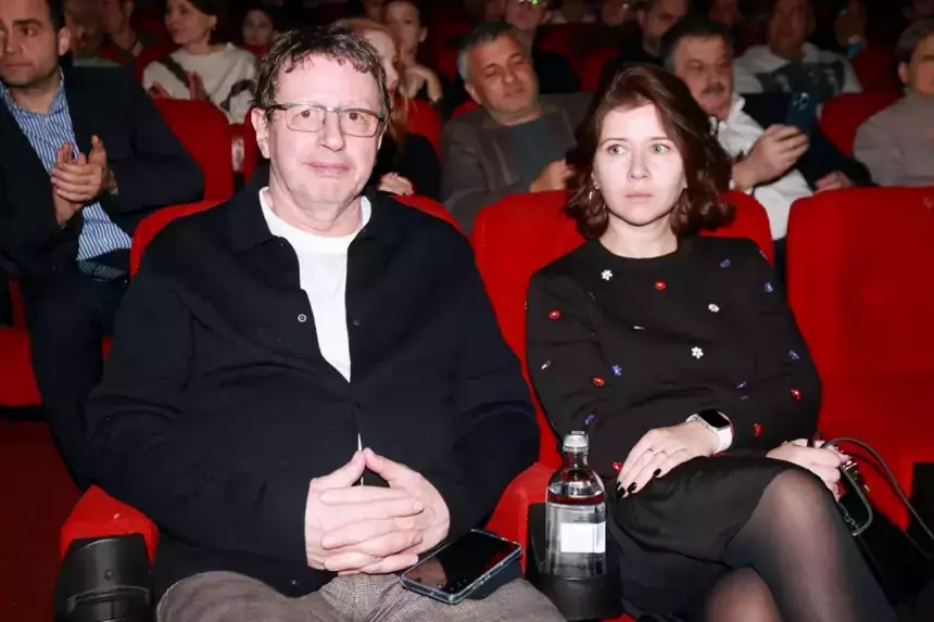 «Имейте совесть»: Михаил Ширвиндт улетел из России с молодой женой