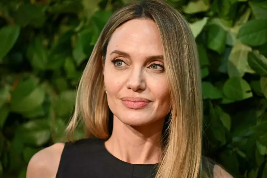 Раскрыто, почему Анджелина Джоли затянула развод с Брэдом Питтом