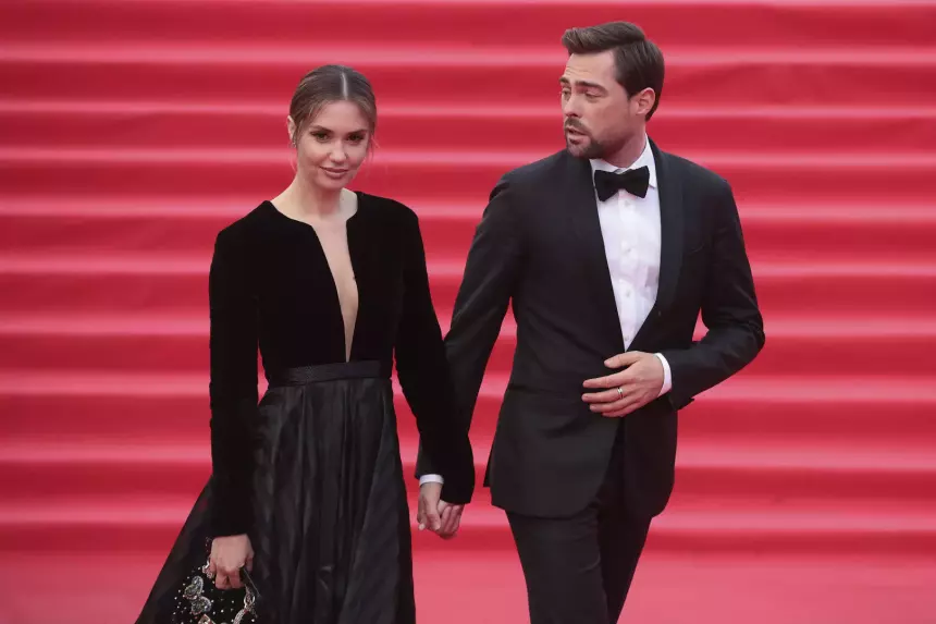 «Брезгливо»: Агата Муцениеце и Иван Чуйков вспомнили о поцелуе на публике