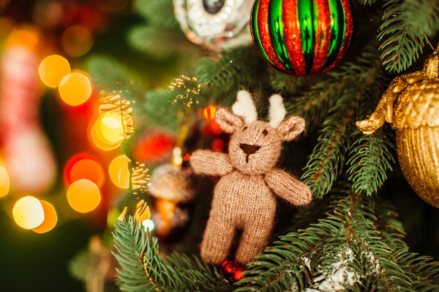 Вместо этого лучше сходить в храм: иеромонах Феодорит заявил, что загадывать желание на Новый год — грех