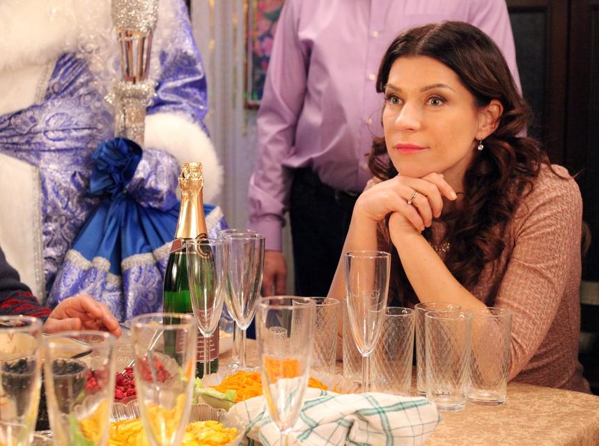 «Не могу налюбоваться»: актриса Екатерина Волкова похвасталась елкой за полмиллиона рублей