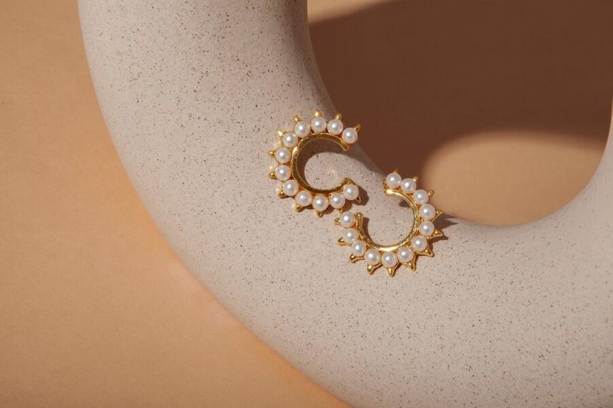 Учившая зарабатывать деньги блогер обворовала ювелирный салон на 34 млн рублей