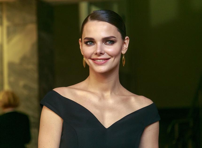 «На нем вязаная кофта и смешные тапки»: Елизавета Боярская поздравила отца с 75-летием трогательной историей