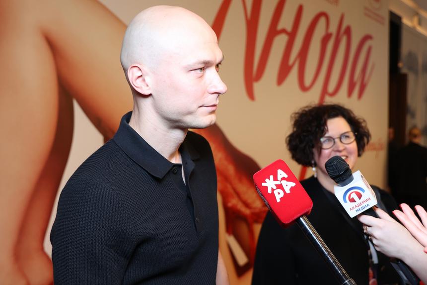 «Никакой разницы»: Юра Борисов рассказал всю правду о съемках в Голливуде