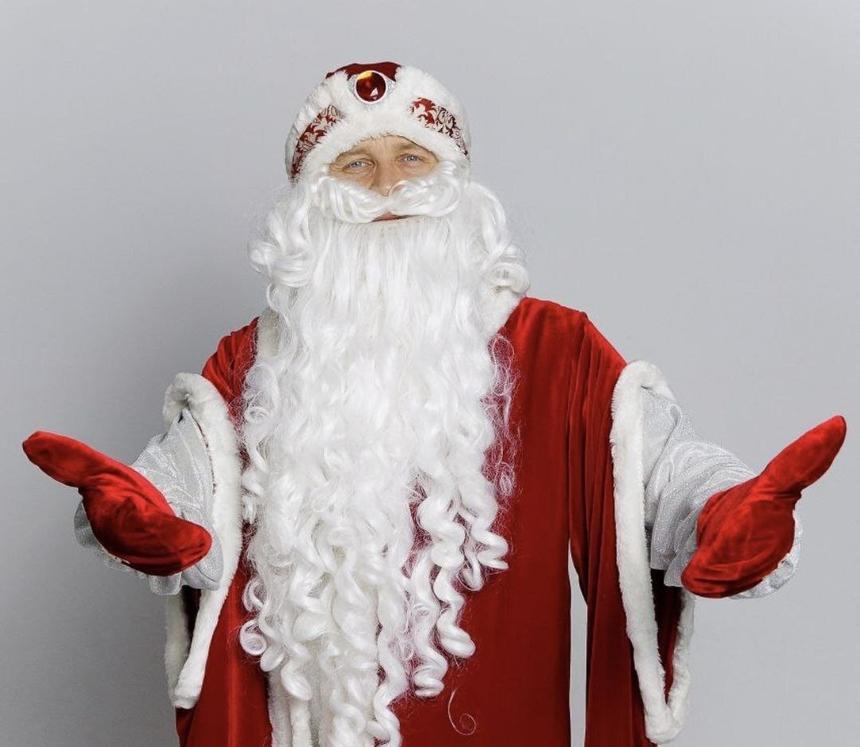 Полмиллиона за сезон и выступления в лесу: Деды Морозы рассказали о непростых буднях в новогодние праздники