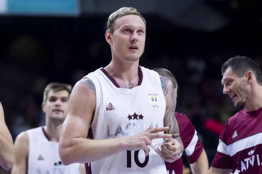 «Кристиан был первым, кто попрощался»: единственный сын Яниса Тиммы увидел отца в гробу