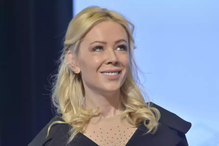 Мизулина выложила фотографию SHAMAN с цветами и татуировкой в виде ее имени