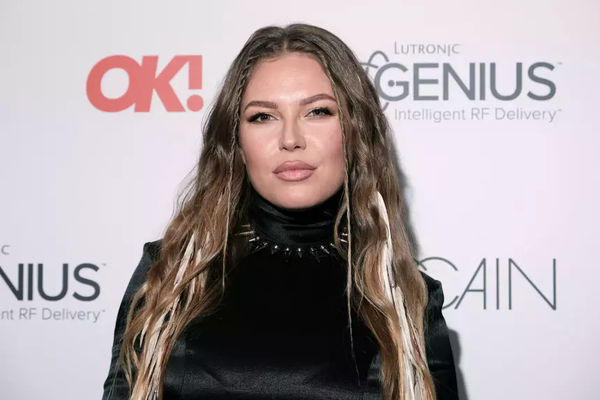 «Сделать такое же»: белорусская певица уличила Ким Кардашьян в копировании ее стиля