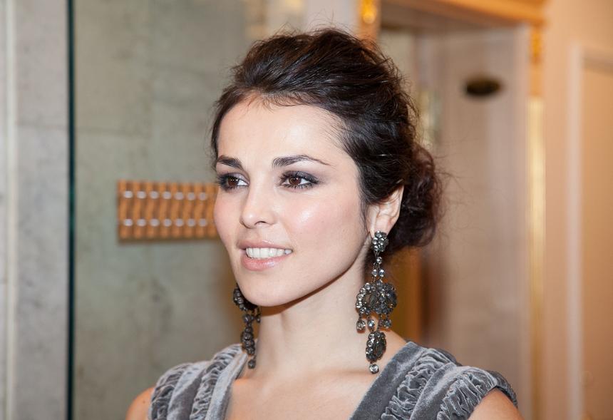 «Светские вечеринки заждались»: Сати Казанова показала фигуру через два месяца после родов