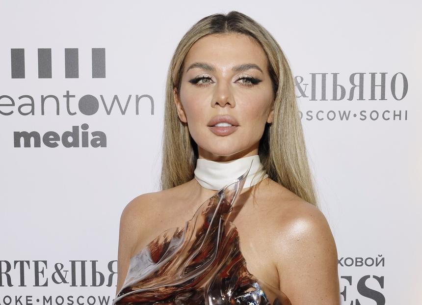 «Говорили, чтобы горел в аду с Аней»: продюсера Дворцова затравили в Сети из-за поддержки Седоковой