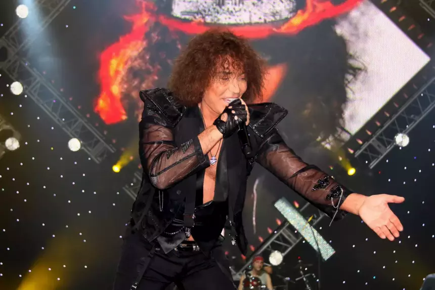 «Закончил карьеру»: директор Валерия Леонтьева опроверг возвращение певца на сцену