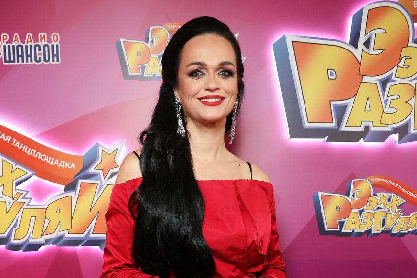 44-летняя певица Слава продемонстрировала фигуру в купальнике