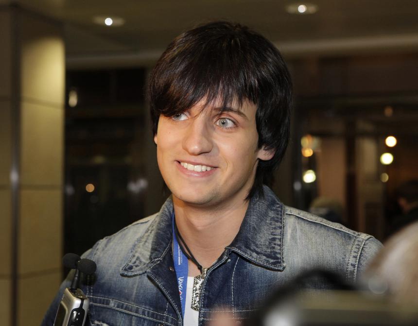 Ребенок вызвал умиление: Дмитрий Колдун впервые вывел на сцену дочь Алису