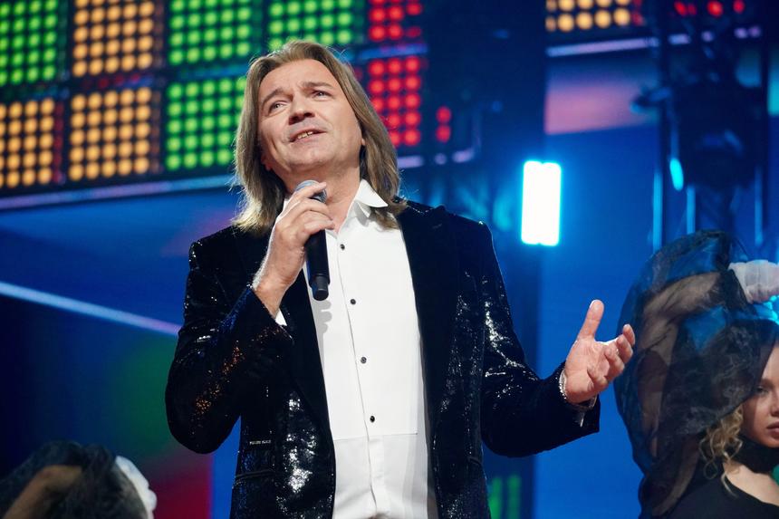 «Самая красивая семья на эстраде»: Дмитрий Маликов впервые за долгое время вышел в свет с матерью и дочерью