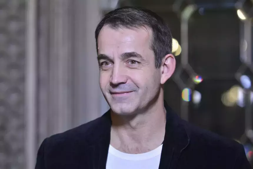 «В моих услугах не нуждается»: Дмитрий Певцов ушел из «Ленкома» после 33 лет работы