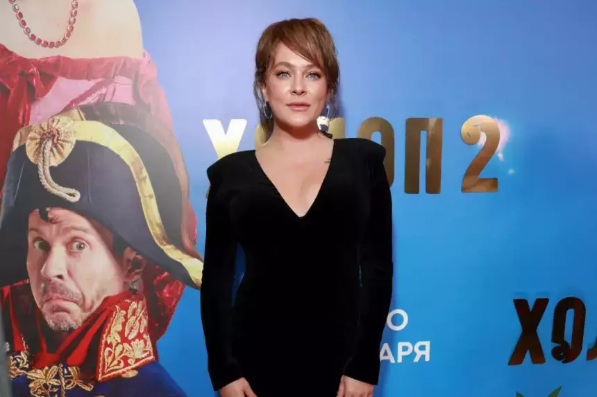 Уехала из России не одна: с кем отдыхает дочь Ксении Раппопорт