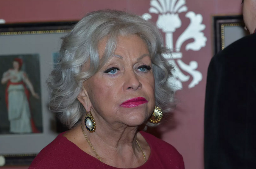 «А где совесть?»: вдова Караченцова возмущена увольнением Захаровой и Певцова из «Ленкома»