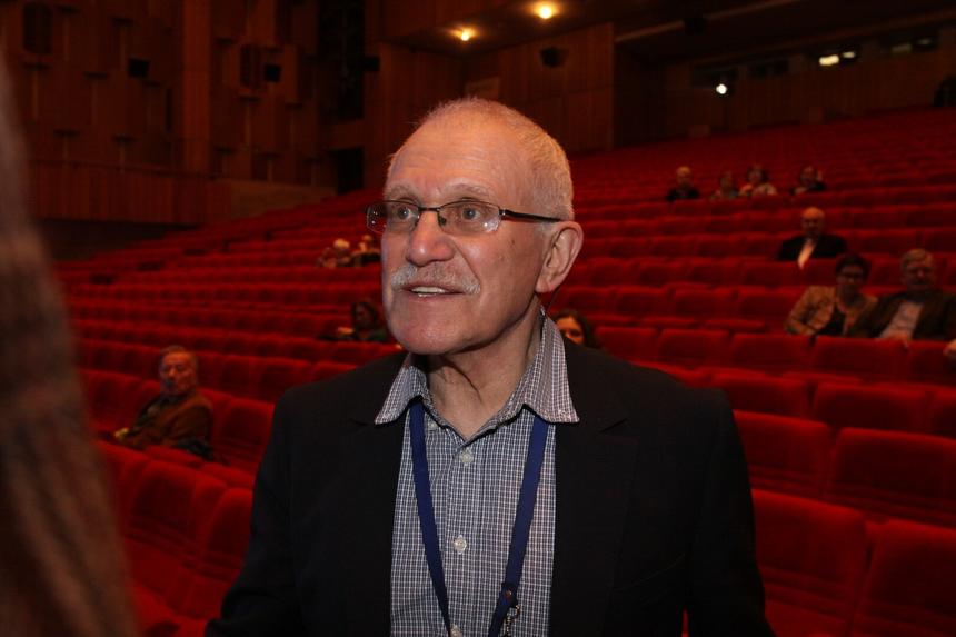 «Уйдет из жизни»: в окружении Александра Митты заявили, что сын никого не подпускает к больному режиссеру