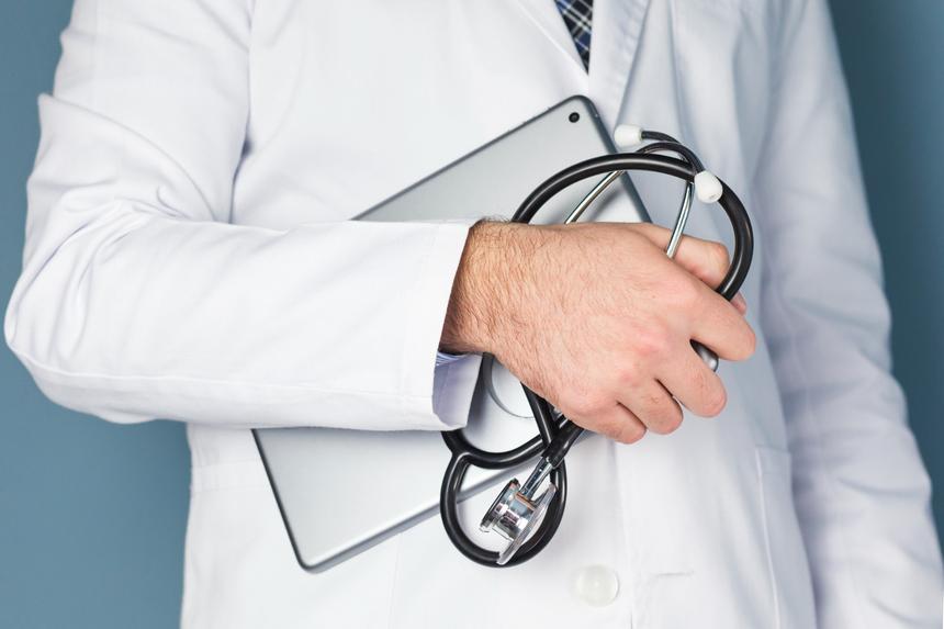 В возрасте 49 лет умер ведущий хирург-трансплантолог России