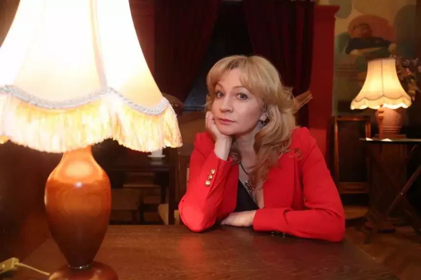 Замешана в увольнениях? Звезду «Склифосовского» втянули в скандал с «Ленкомом»