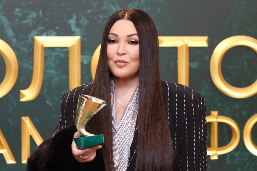 Целует его: Ирина Дубцова опубликовала романтичное фото с новым возлюбленным