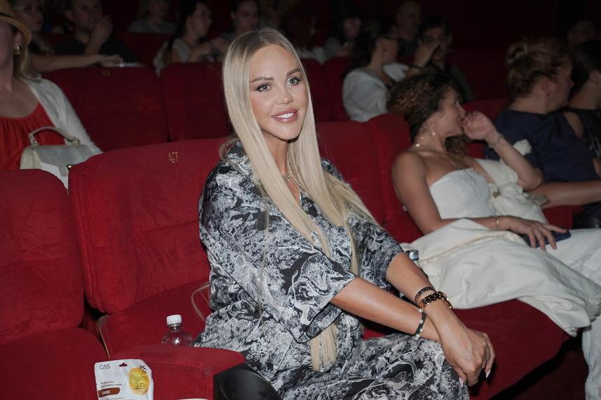 «Я счастлива»: Мария Погребняк показала фото со свадьбы с босым женихом на острове Маврикий