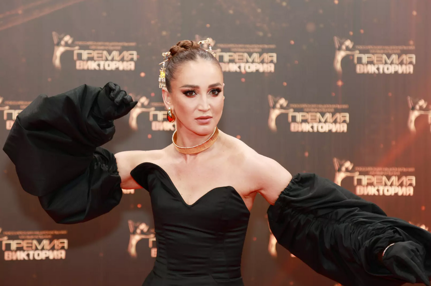 Устрицы, красная икра и большой торт: как Ольга Бузова отметила свое 39-летие