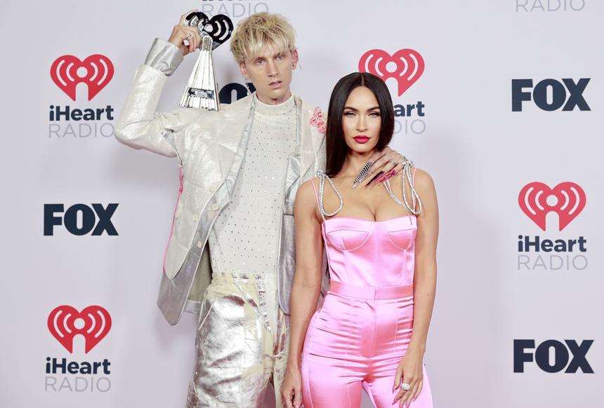 «Не хочет иметь с ним ничего общего»: Меган Фокс поссорилась с Machine Gun Kelly перед родами