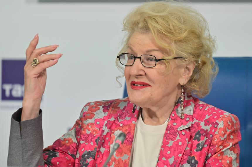 «Умирающую» Светлану Дружинину с мужем увидели на «Мосфильме»