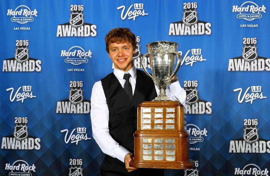 Представитель Панарина объяснил его долг перед ФНС кнопочным телефоном