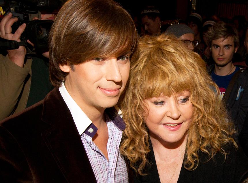 Максим Галкин* показал 75-летнюю Аллу Пугачеву в обтягивающих кожаных штанах